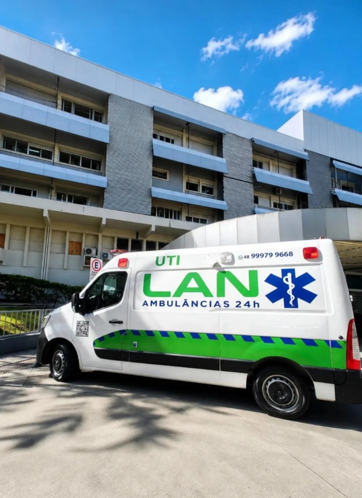 UTI móvel LAN em Santa Catarina, em frente ao hospital